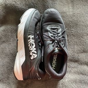 HOKA Bondi 7 black tennis shoes